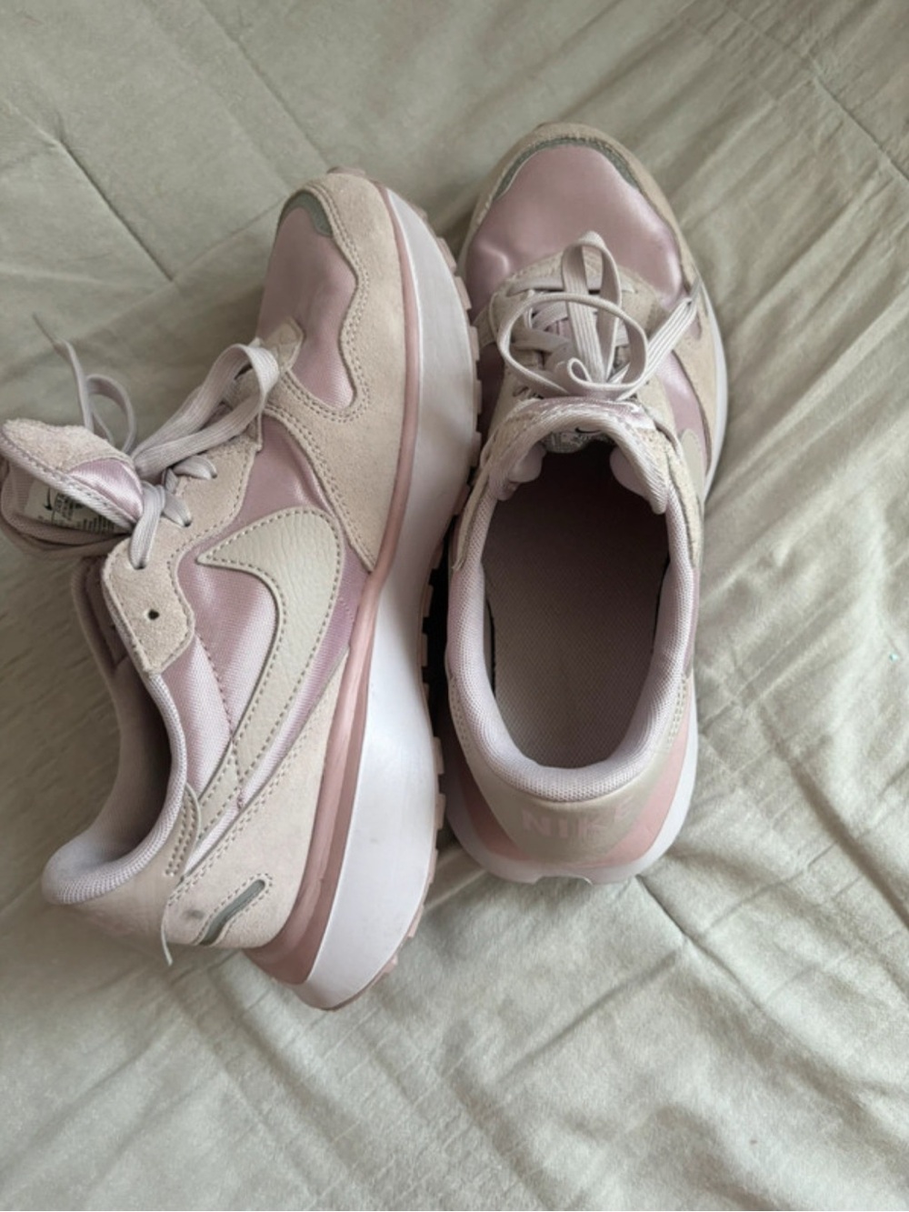 Nike Women's Light Pink and Cream Athletic Sneakers